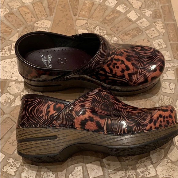 discontinued dansko clogs